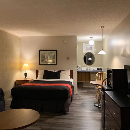 Motel Bavaria Radium Hot Springs Bagian luar foto
