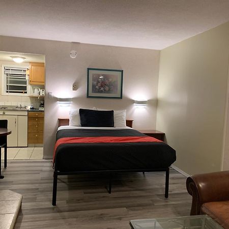 Motel Bavaria Radium Hot Springs Bagian luar foto