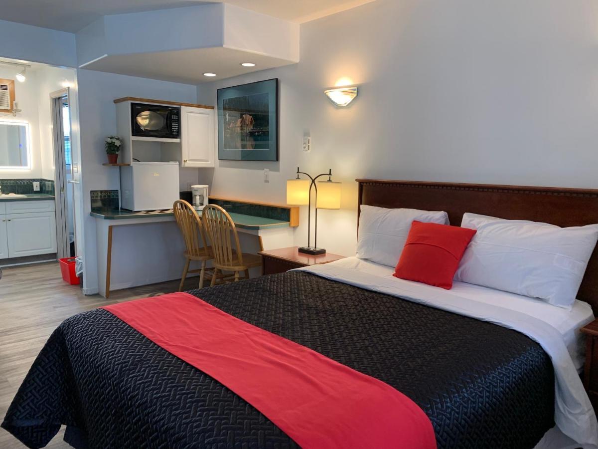 Motel Bavaria Radium Hot Springs Bagian luar foto