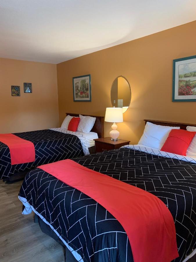 Motel Bavaria Radium Hot Springs Bagian luar foto