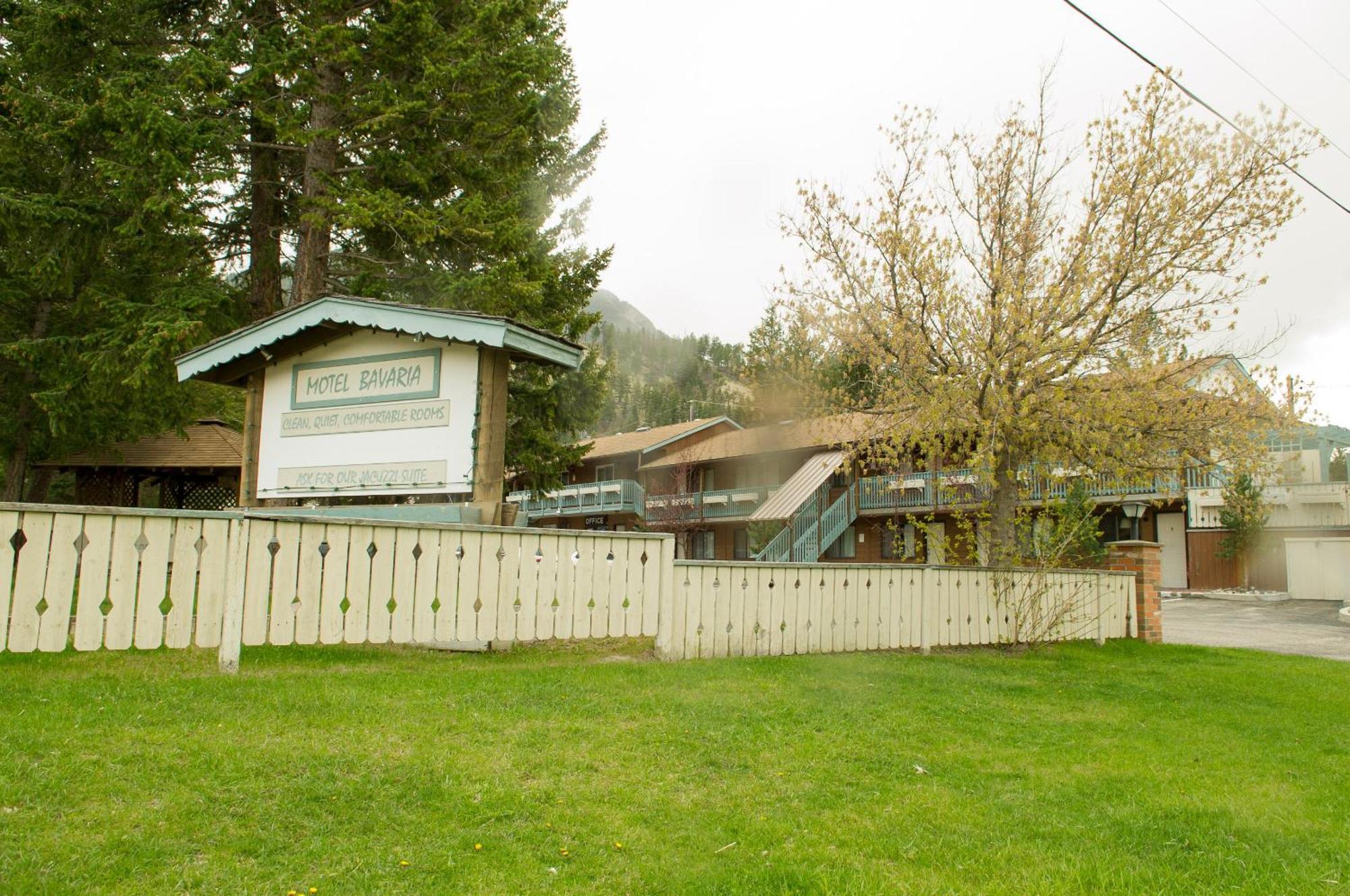 Motel Bavaria Radium Hot Springs Bagian luar foto