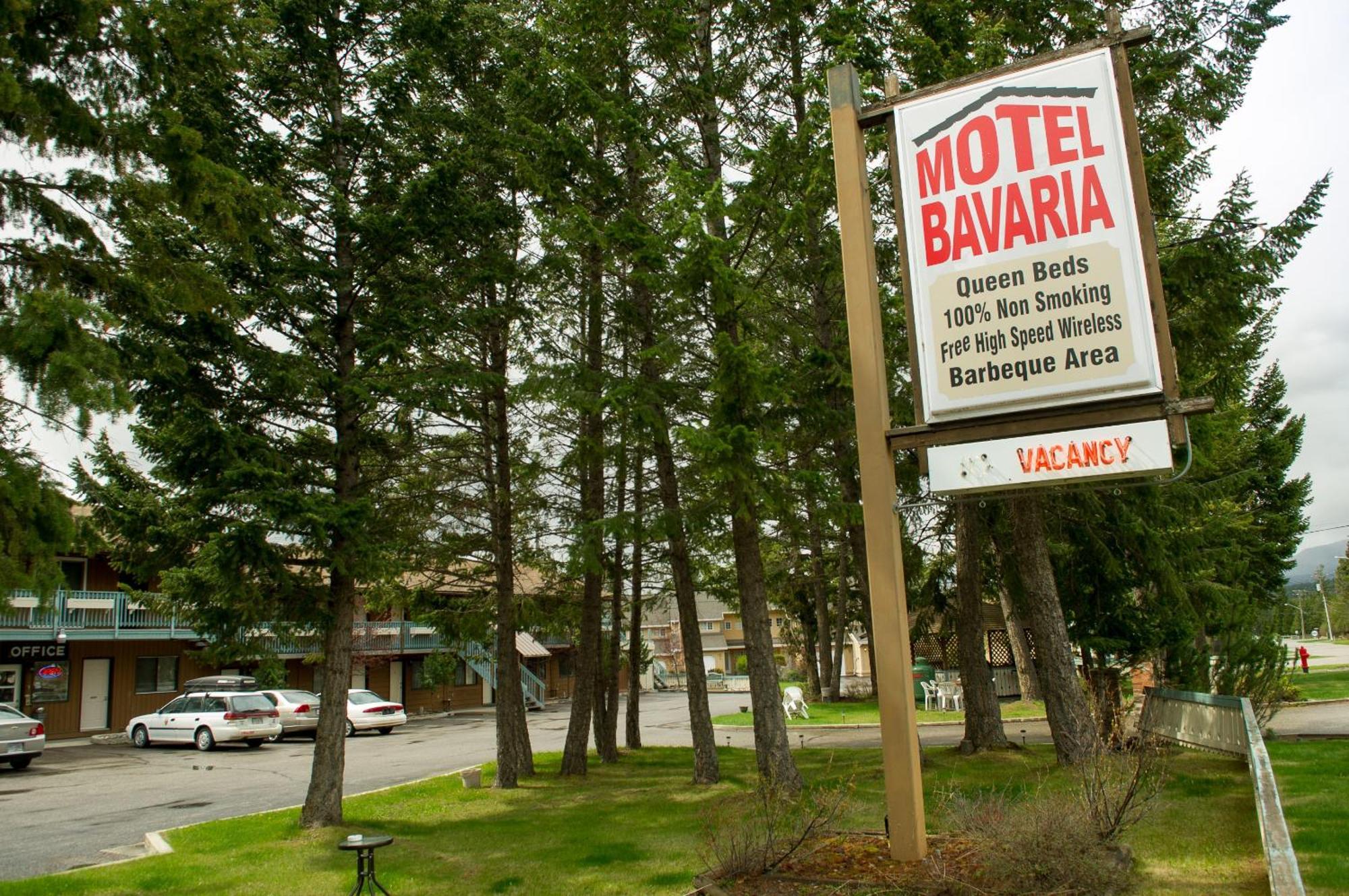 Motel Bavaria Radium Hot Springs Bagian luar foto