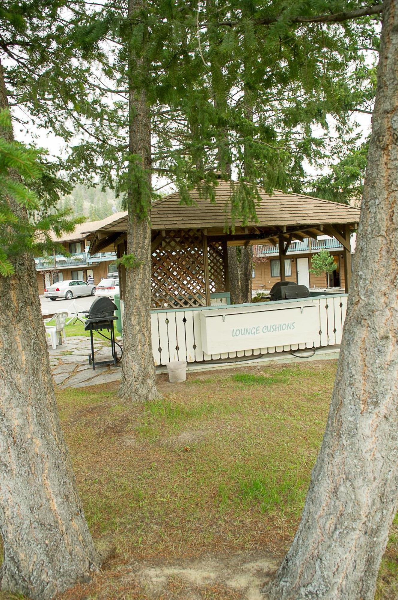 Motel Bavaria Radium Hot Springs Bagian luar foto
