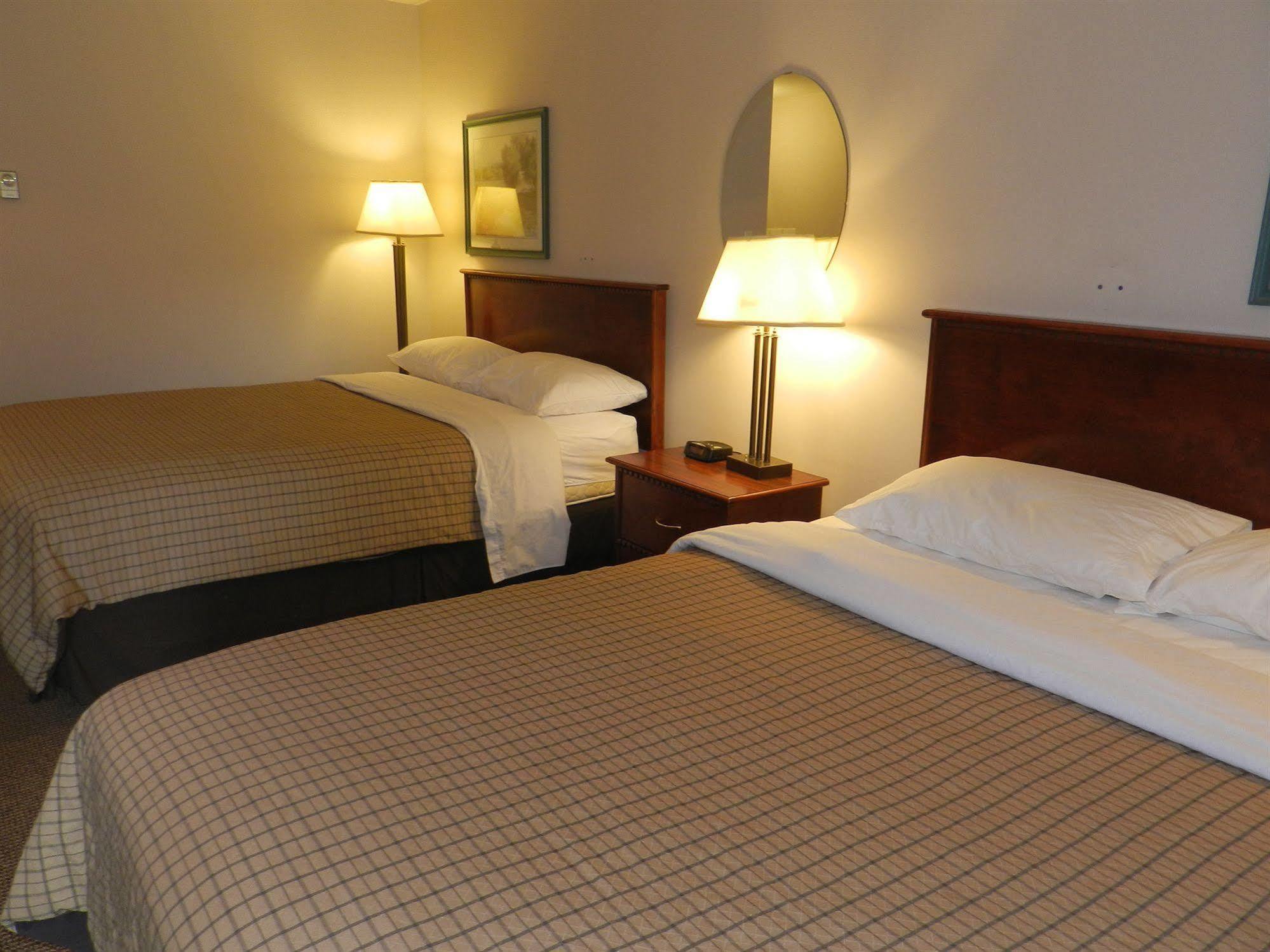 Motel Bavaria Radium Hot Springs Bagian luar foto