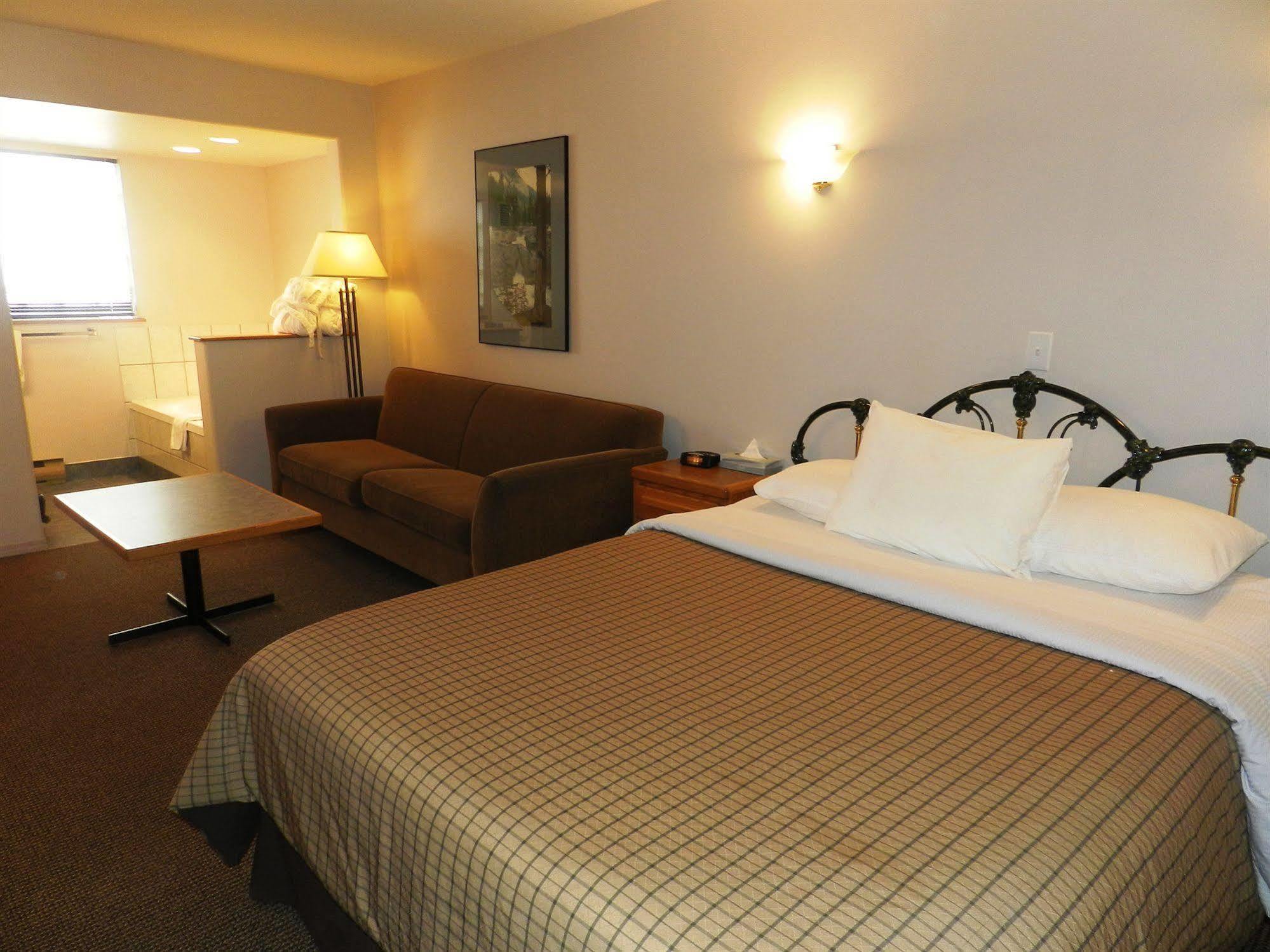 Motel Bavaria Radium Hot Springs Bagian luar foto