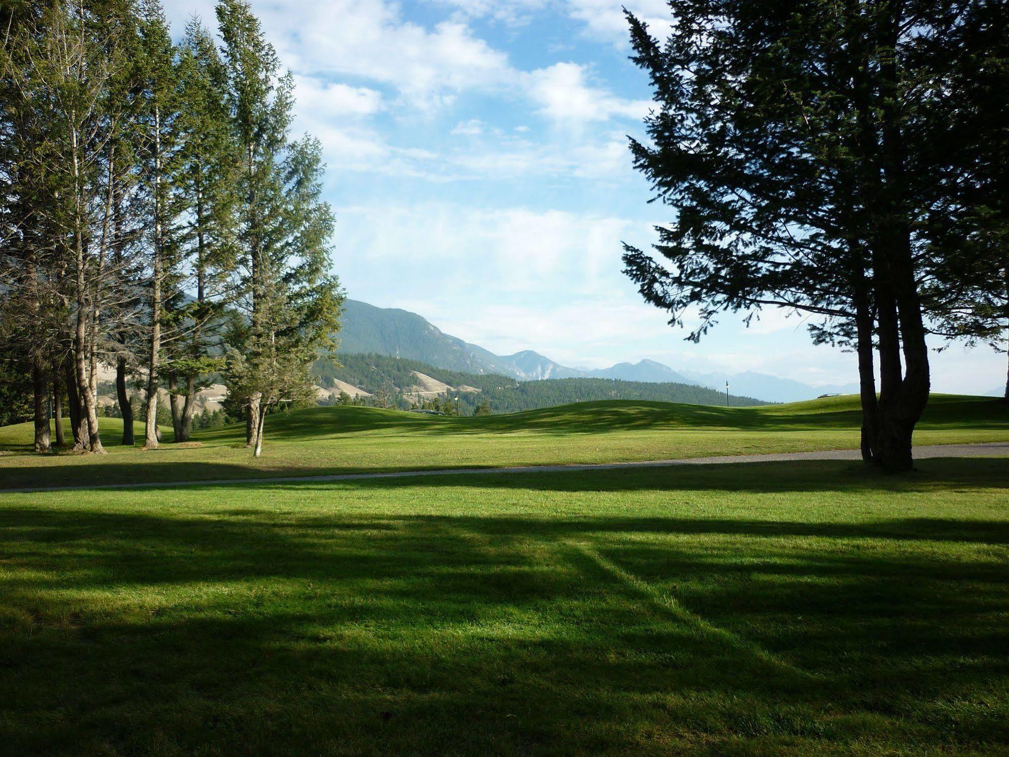 Motel Bavaria Radium Hot Springs Bagian luar foto