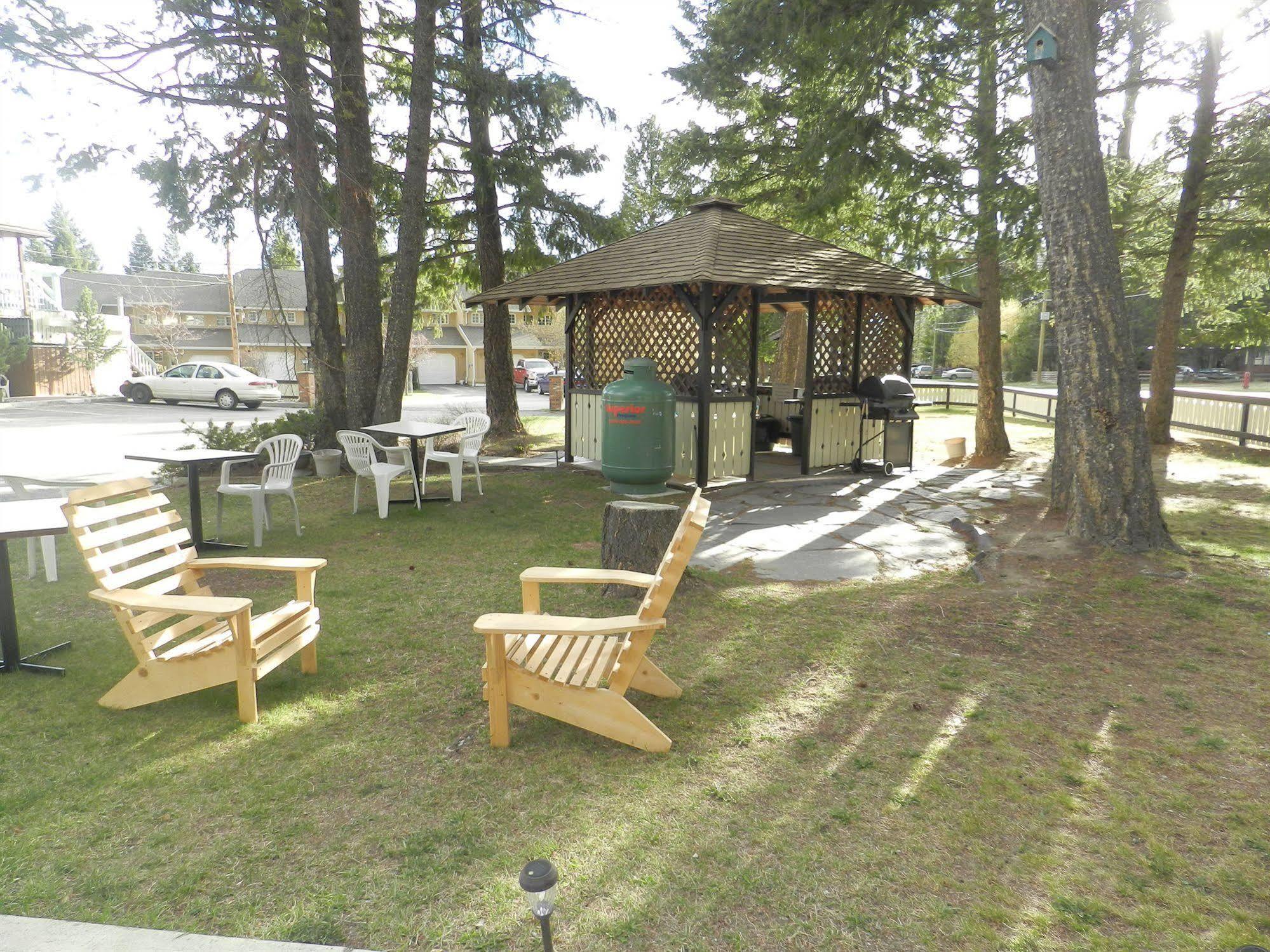 Motel Bavaria Radium Hot Springs Bagian luar foto