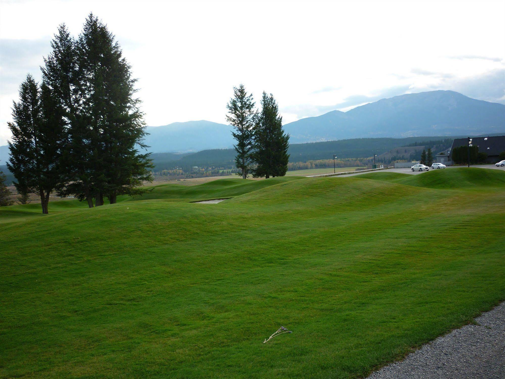 Motel Bavaria Radium Hot Springs Bagian luar foto