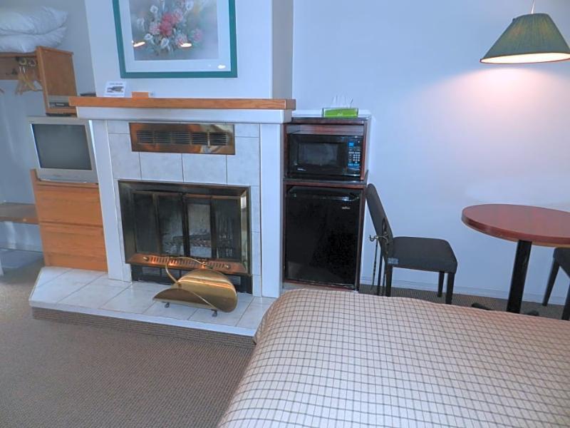 Motel Bavaria Radium Hot Springs Bagian luar foto